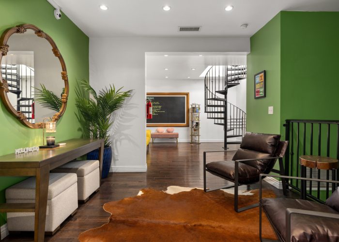 Stylish Entryway with Modern Decor